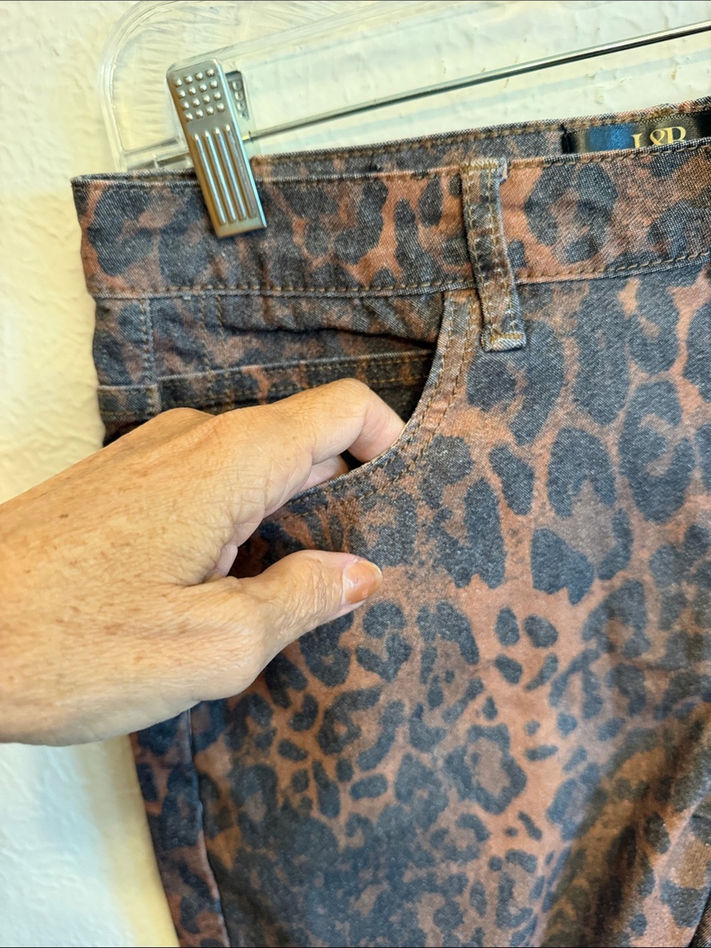 🐆🐆🐆BOGOHO🐆🐆🐆L&B Leopard-Print Jean Shorts in Brown and Black-8 - Picture 4 of 10
